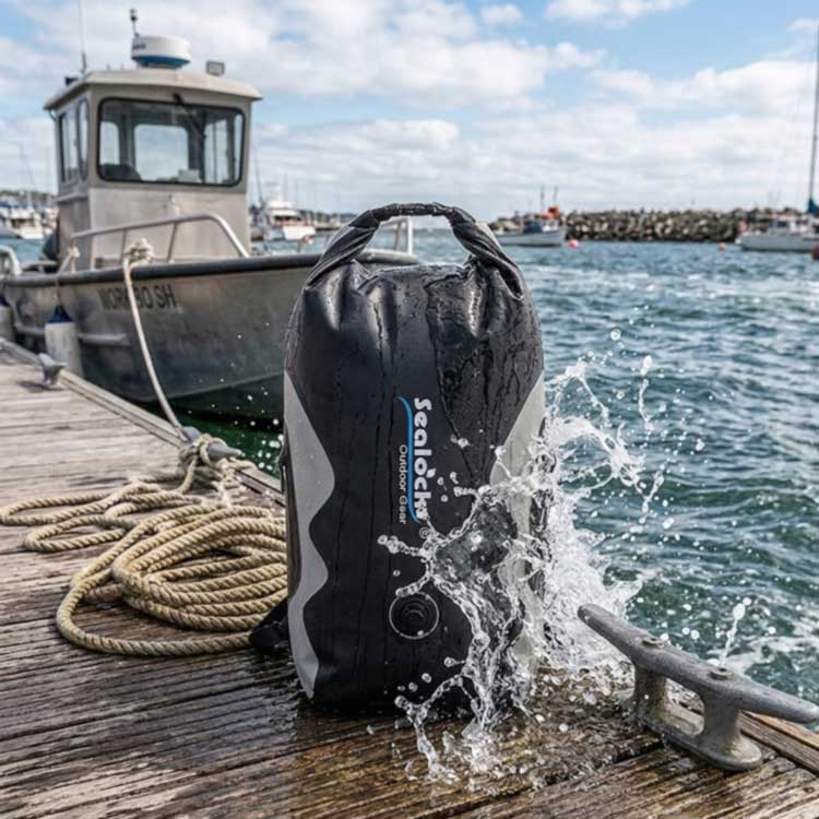 Vale la pena acquistare una borsa da viaggio impermeabile IPX8?