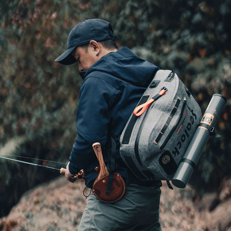 Imbracature e zaini per pesca a mosca 10–24L — TPU saldato, cerniera ermetica | OEM
